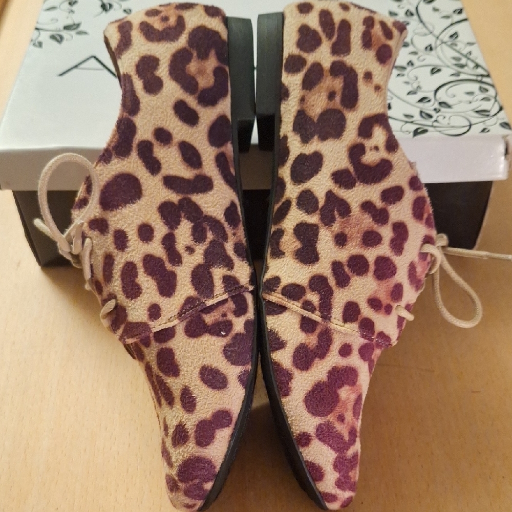 Anna Leopard Print Women's Flats - Picture 4 of 6